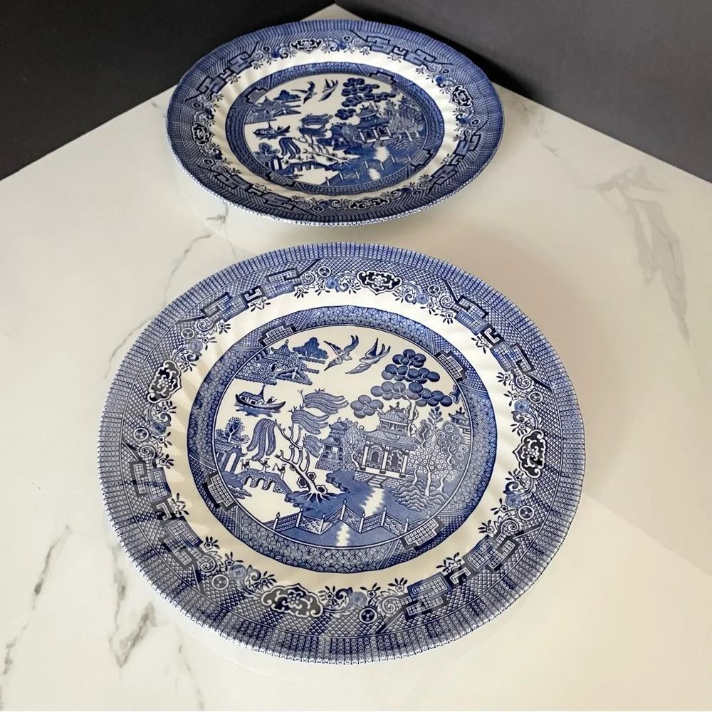 SET of 2 Blue Willow Dinner Plates - Essex